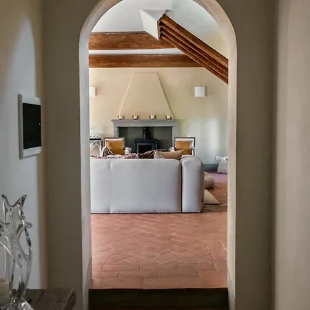 Villa Luxury 6-bed Tuscan Near Lucca And Florence *